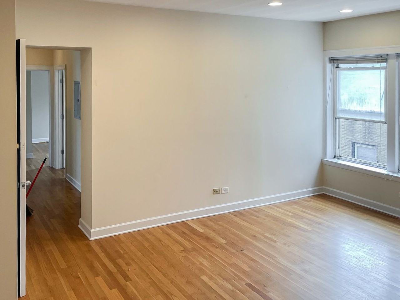 3922 N Pine Grove Ave #3 - Photo 6 of 8