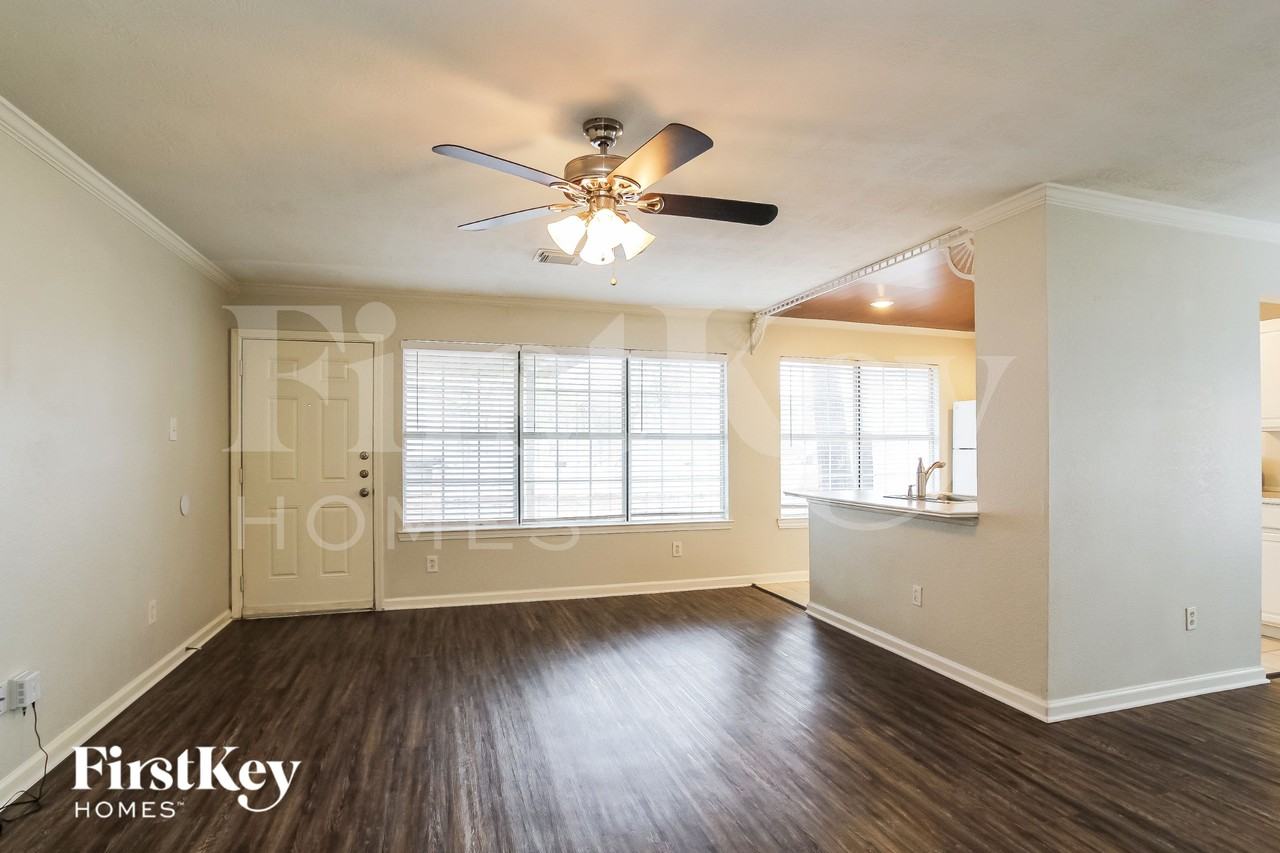 23015 Banquo Dr - Photo 4 of 17