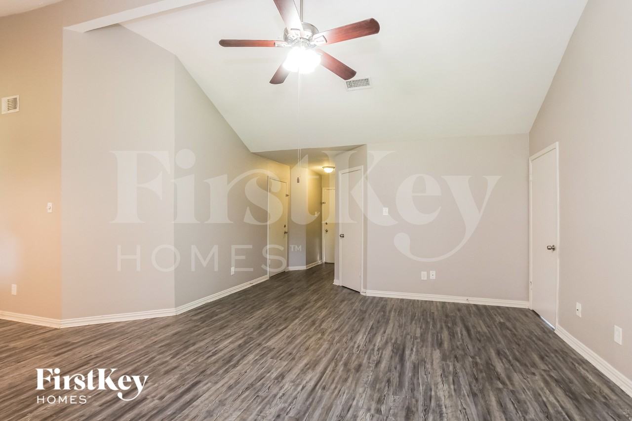 19718 Rackingham Pl - Photo 4 of 16