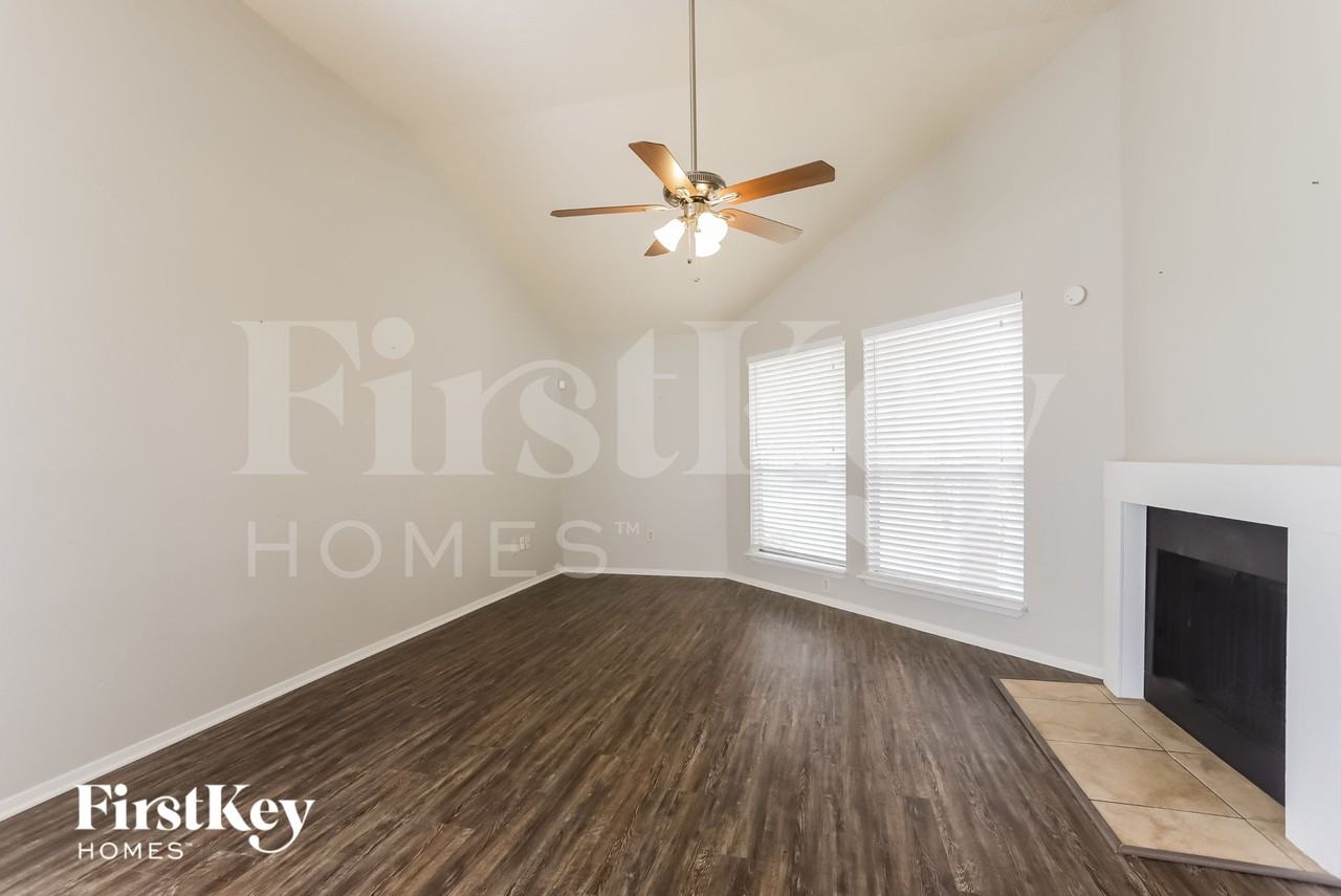 17522 Davenway Dr - Photo 3 of 16