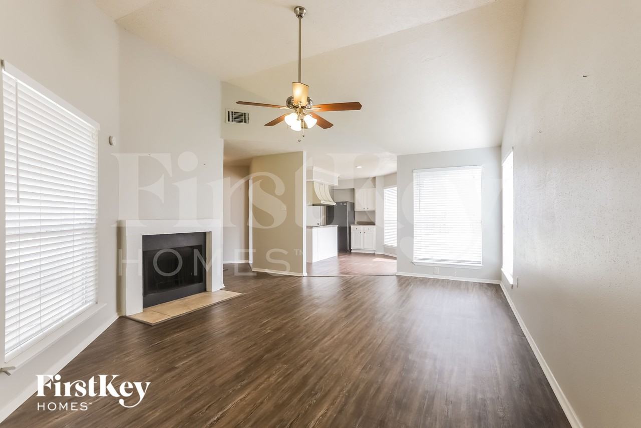 17522 Davenway Dr - Photo 4 of 16