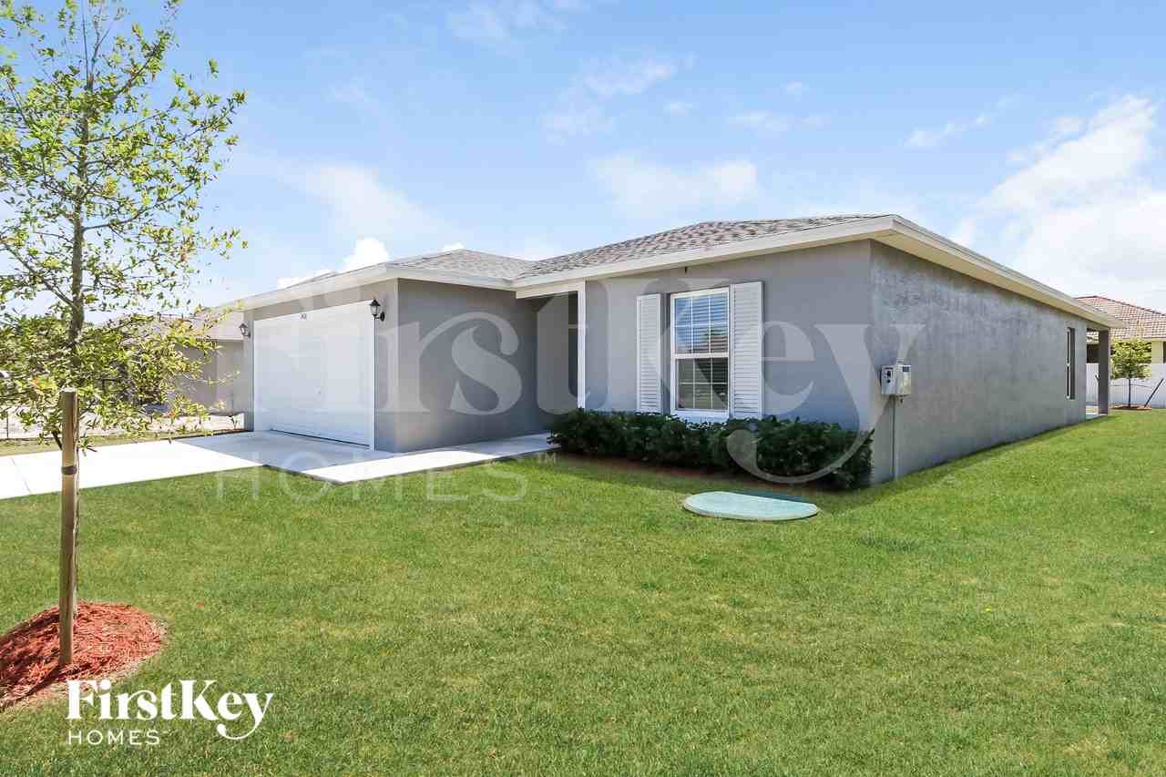 1426 Sw Oriole Ln - Photo 3 of 16
