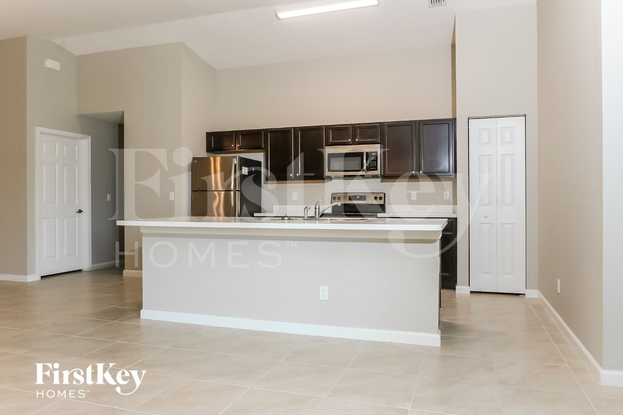 1426 Sw Oriole Ln - Photo 6 of 16