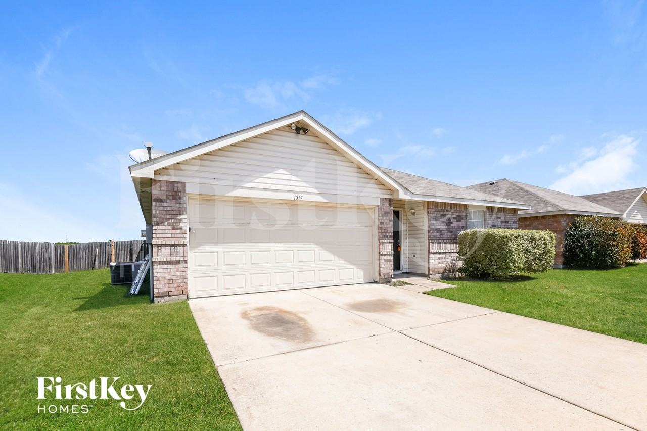 1317 Castle Ridge Rd - Photo 2 of 16