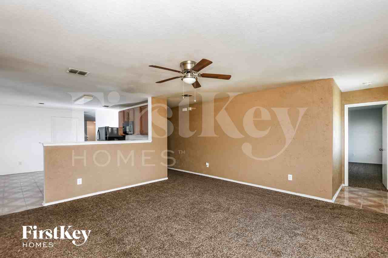 1317 Castle Ridge Rd - Photo 4 of 16