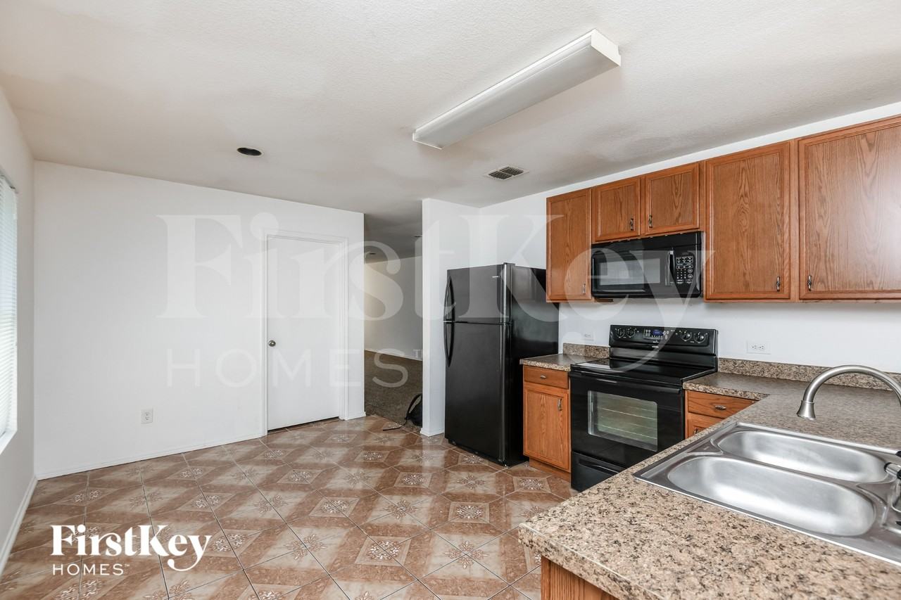 1317 Castle Ridge Rd - Photo 5 of 16