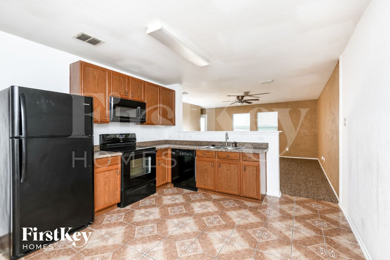 1317 Castle Ridge Rd - Photo 6 of 16