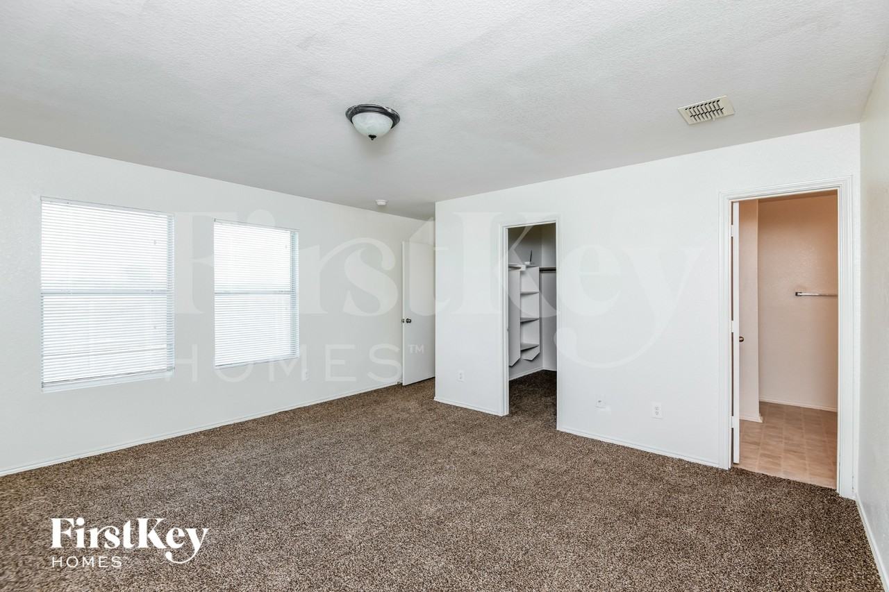 1317 Castle Ridge Rd - Photo 7 of 16