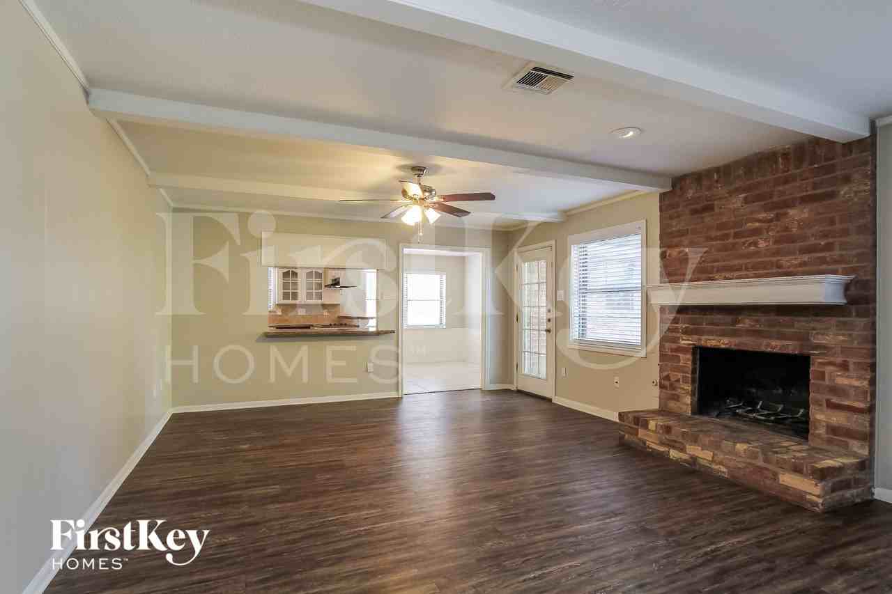 11914 Gardenglen Dr - Photo 3 of 16