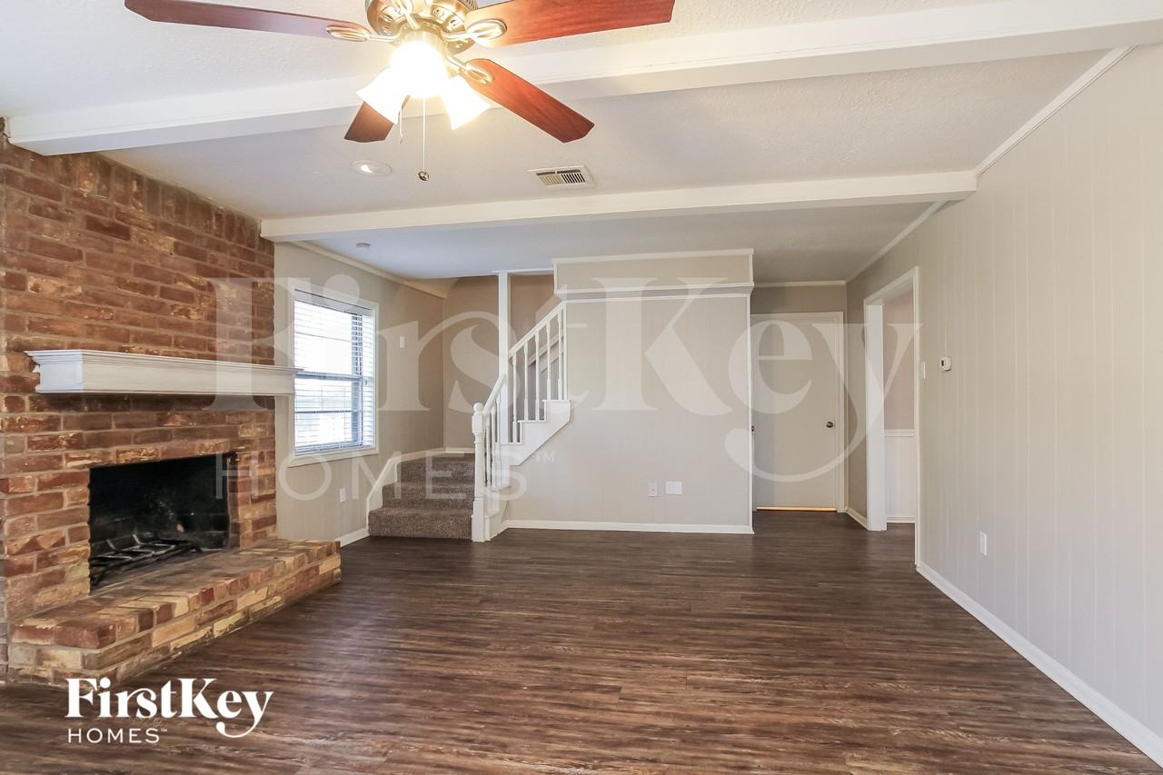 11914 Gardenglen Dr - Photo 4 of 16