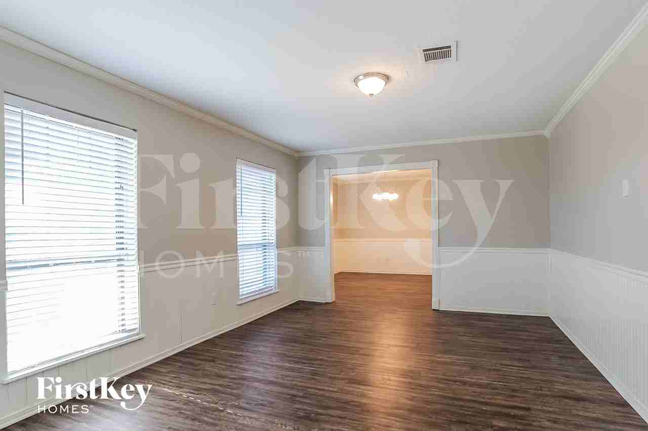 11914 Gardenglen Dr - Photo 5 of 16