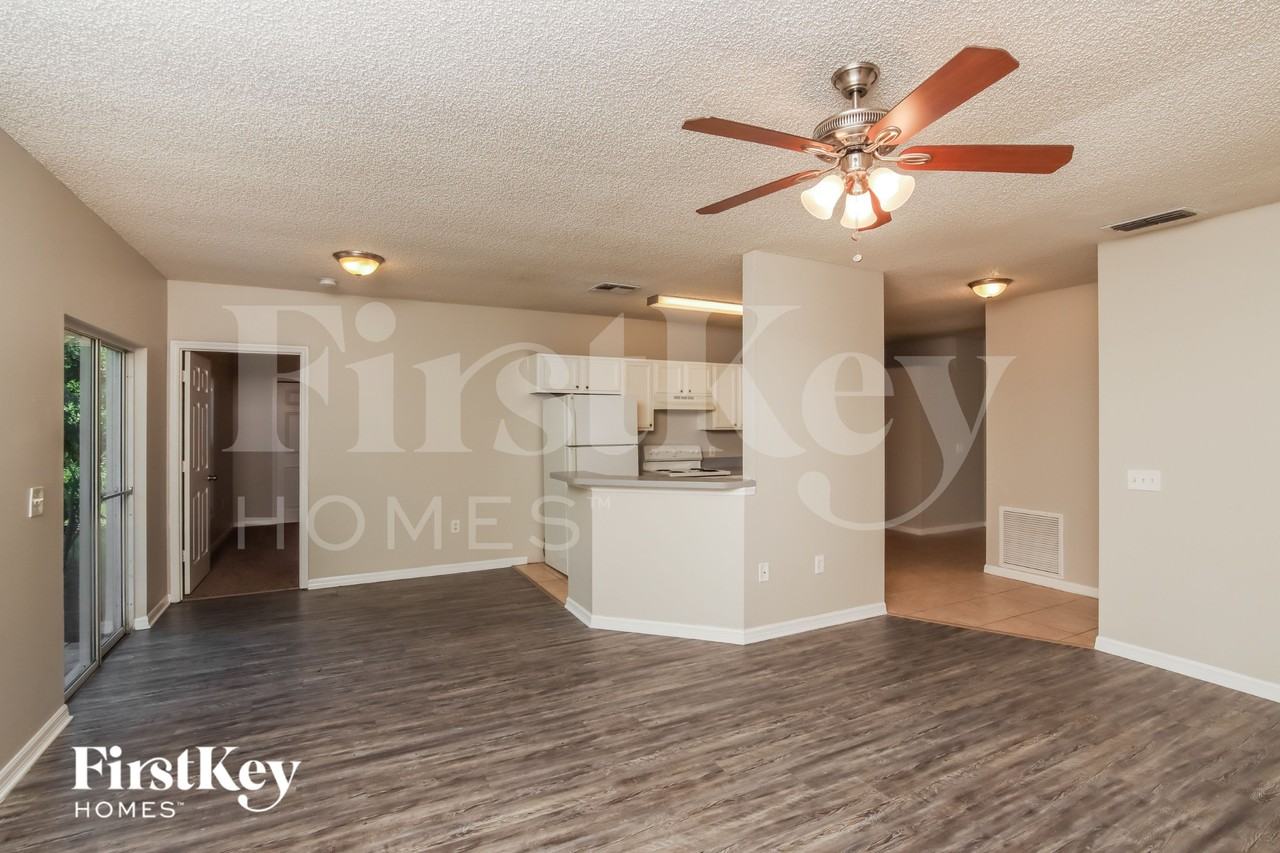 1155 Schumann Dr - Photo 3 of 16