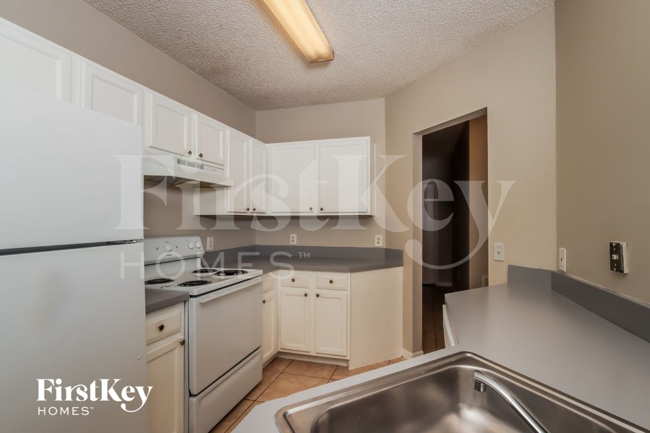 1155 Schumann Dr - Photo 6 of 16