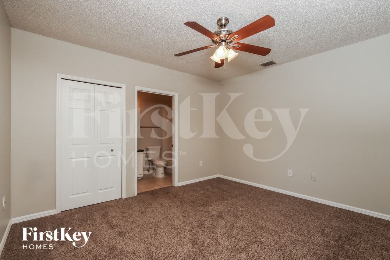 1155 Schumann Dr - Photo 7 of 16
