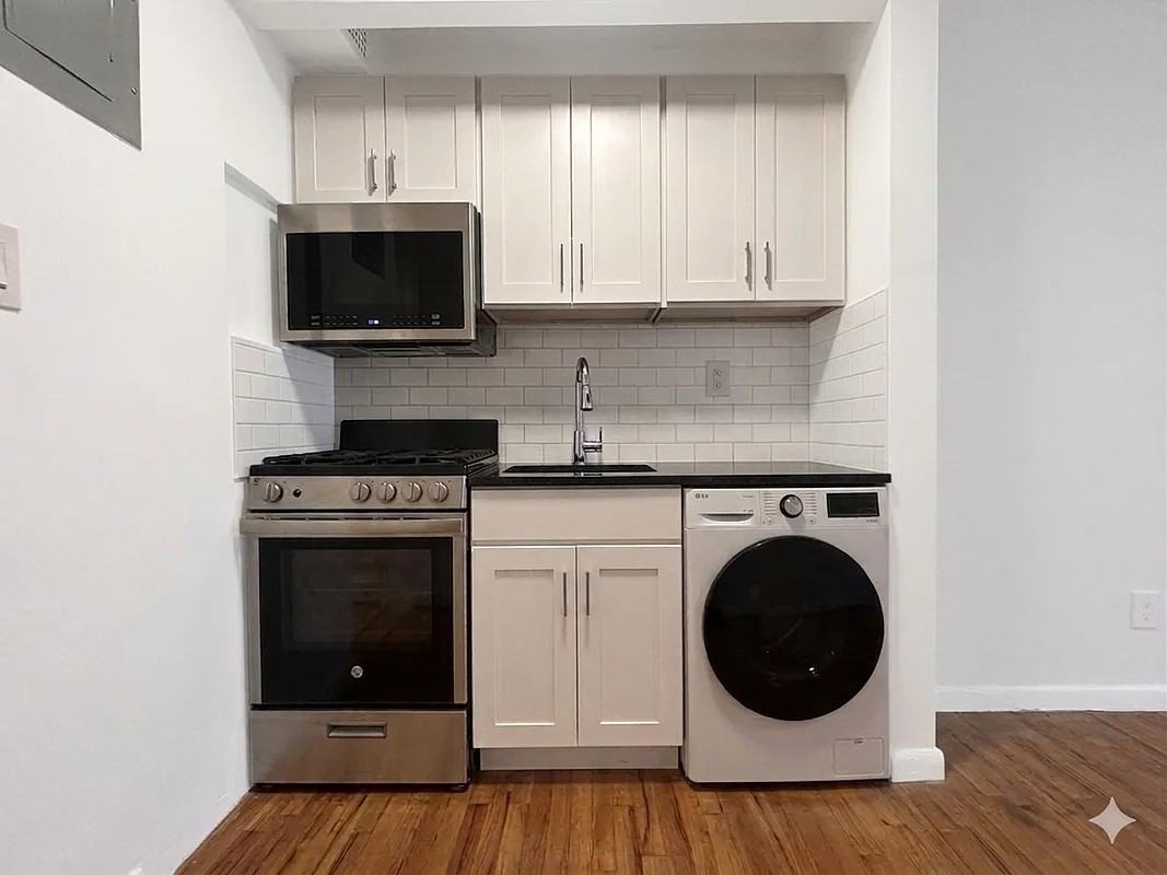 260 W 27th St #9 - Photo 3 of 4