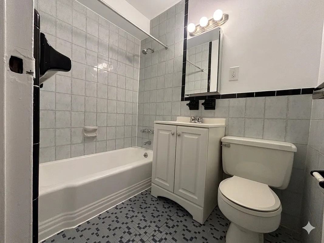 260 W 27th St #9 - Photo 4 of 4