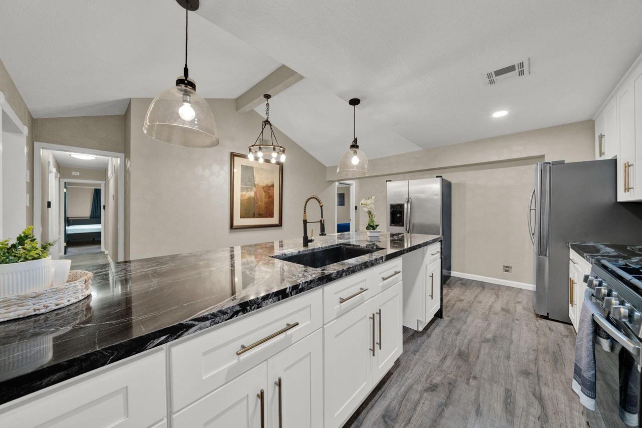 Westhampton Dr - Photo 6 of 10