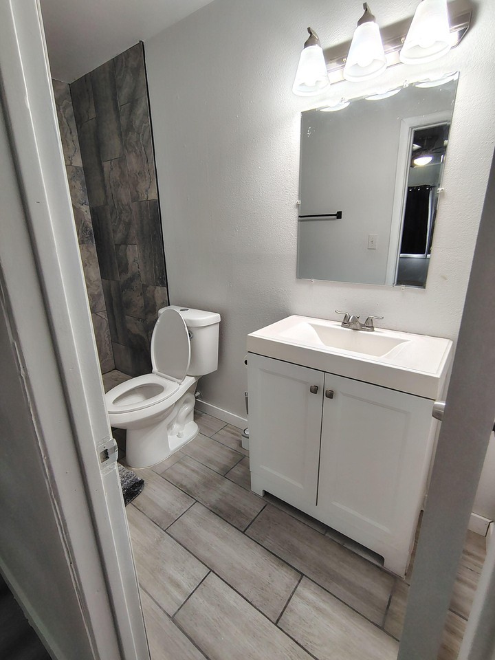 N 48th Ave - Photo 4 of 8