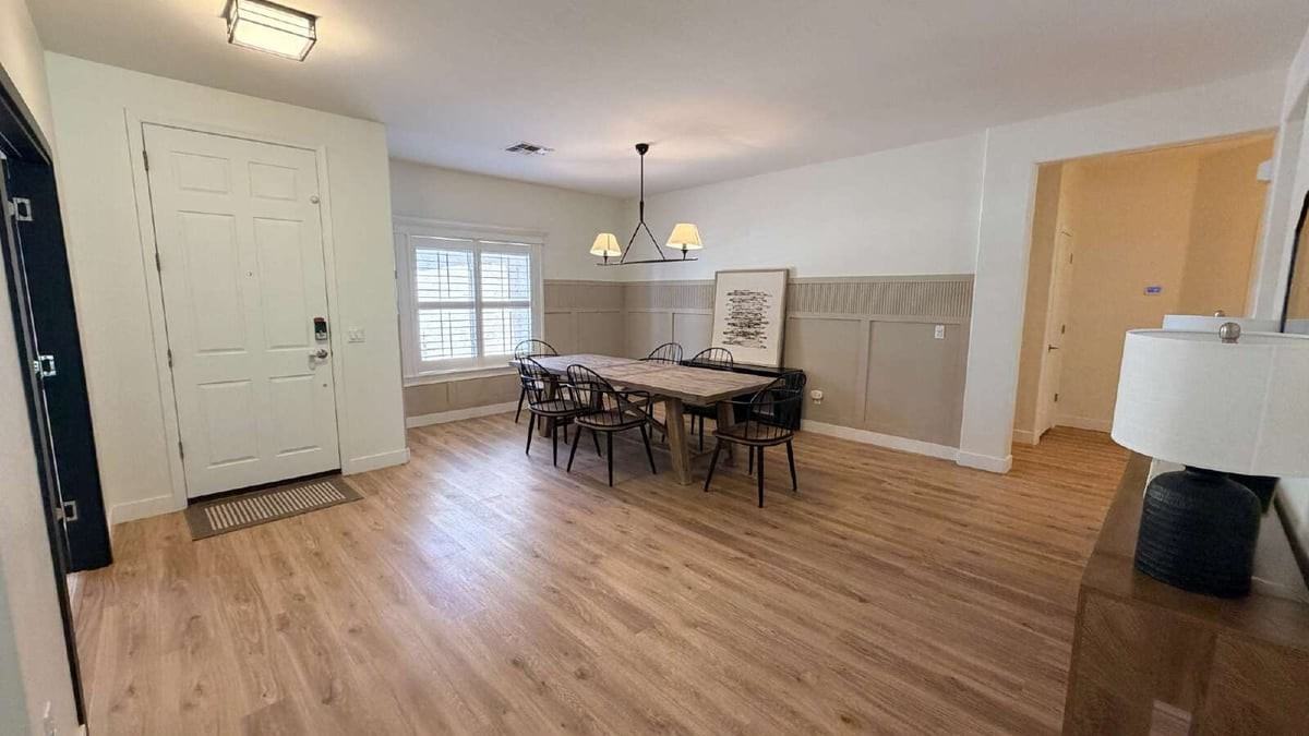 1121 E Powell Way - Photo 3 of 25