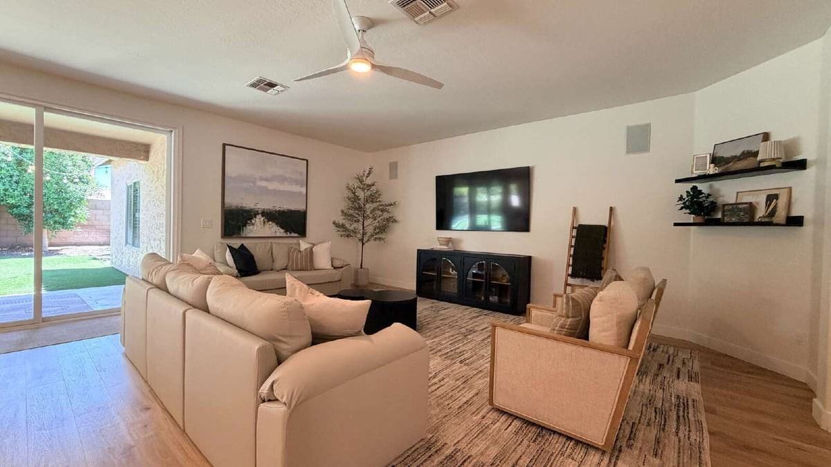 1121 E Powell Way - Photo 7 of 25