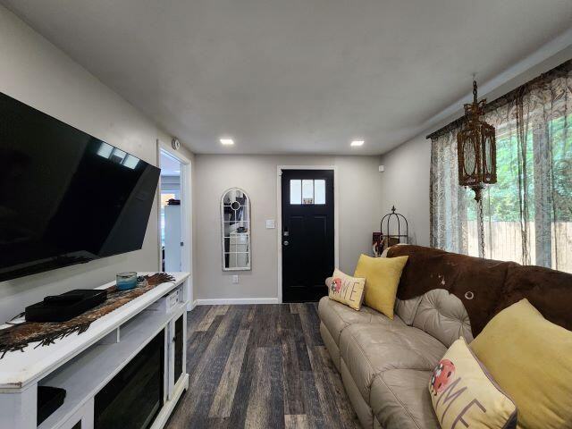 334 E Chestnut Ave - Photo 3 of 14