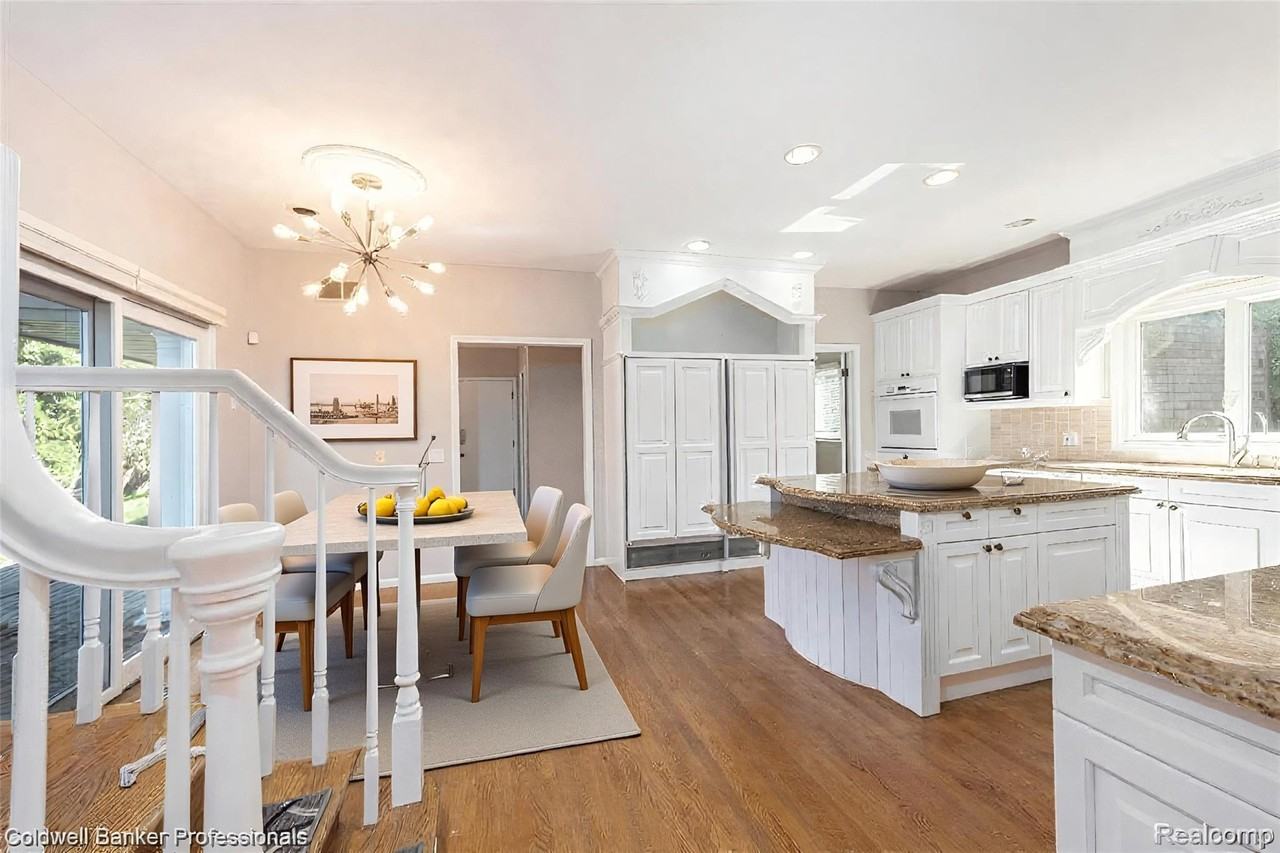 3105 Interlaken St - Photo 7 of 24