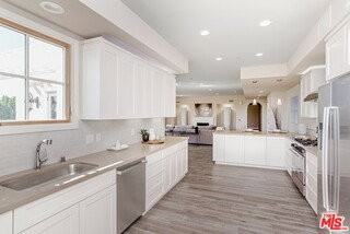 313 S Reeves Dr #203 - Photo 3 of 8