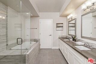 313 S Reeves Dr #203 - Photo 7 of 8