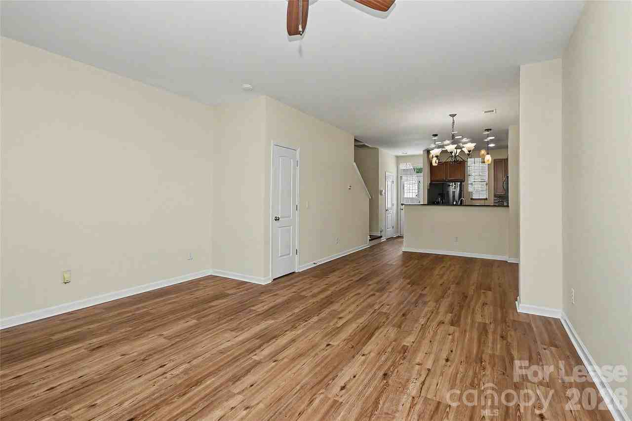 11233 Cedar Walk Ln - Photo 2 of 21