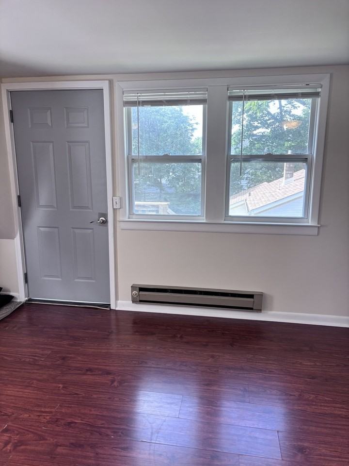 14935 S Center St - Photo 2 of 11