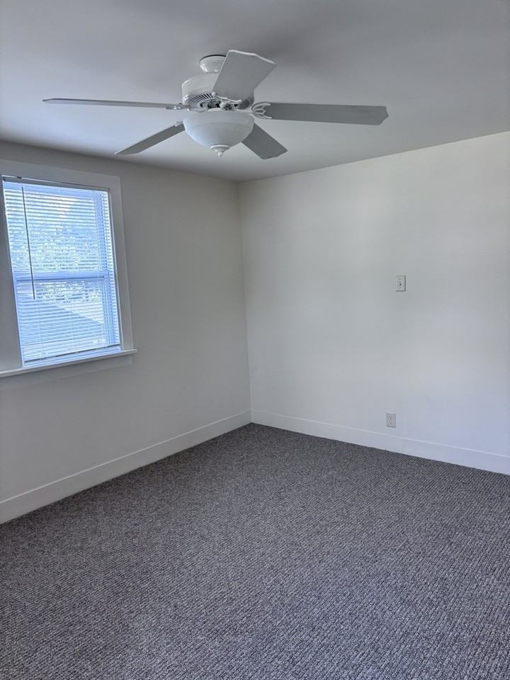 14935 S Center St - Photo 5 of 11