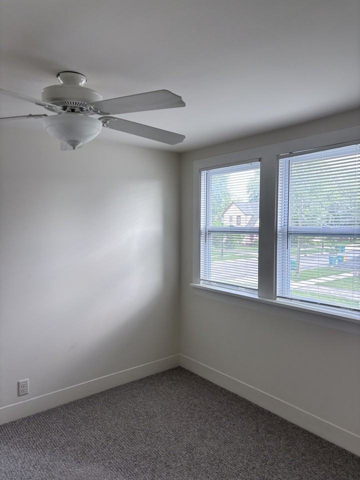 14935 S Center St - Photo 7 of 11