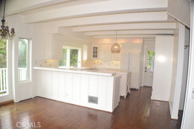 490 Diamond St - Photo 3 of 8
