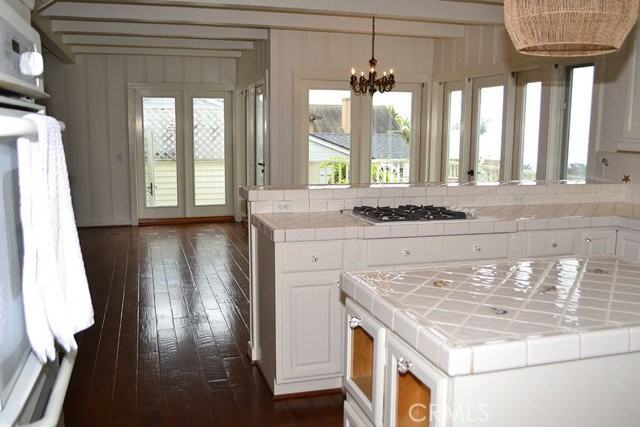 490 Diamond St - Photo 4 of 8