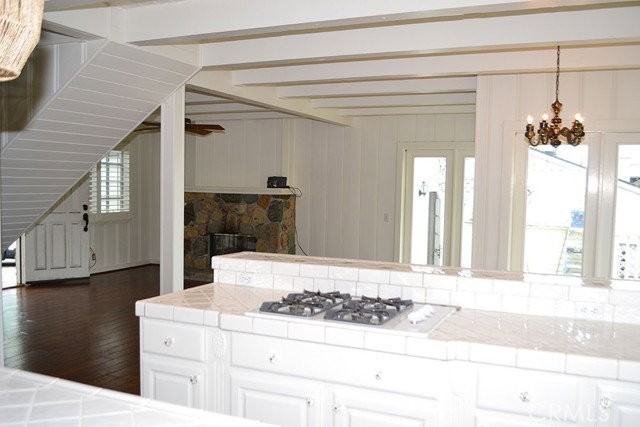 490 Diamond St - Photo 6 of 8