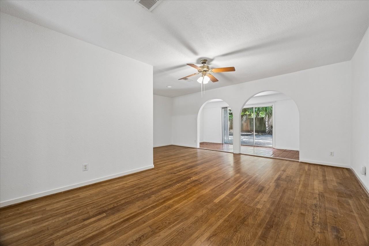4022 Woodcraft St - Photo 3 of 11