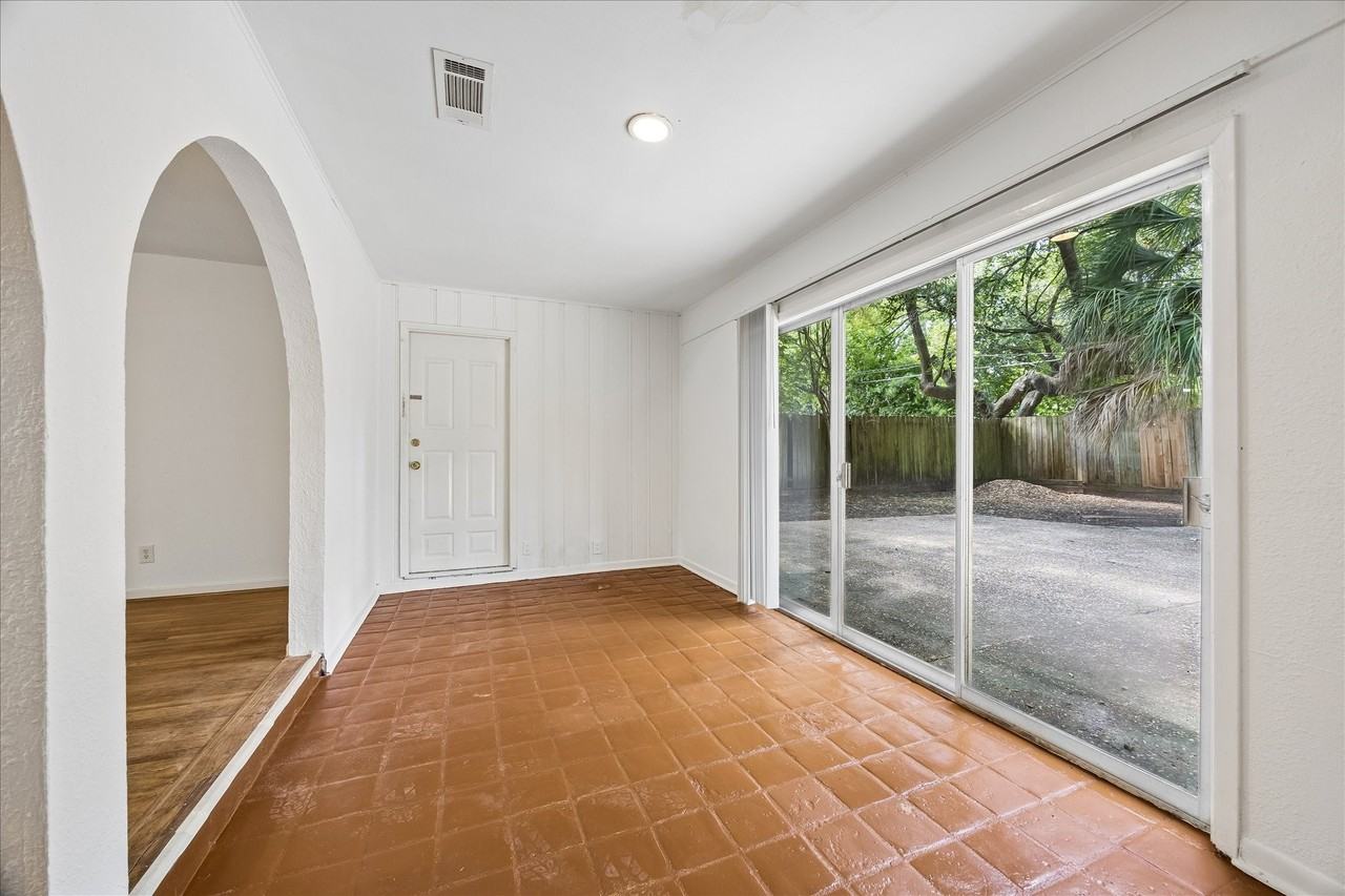 4022 Woodcraft St - Photo 5 of 11