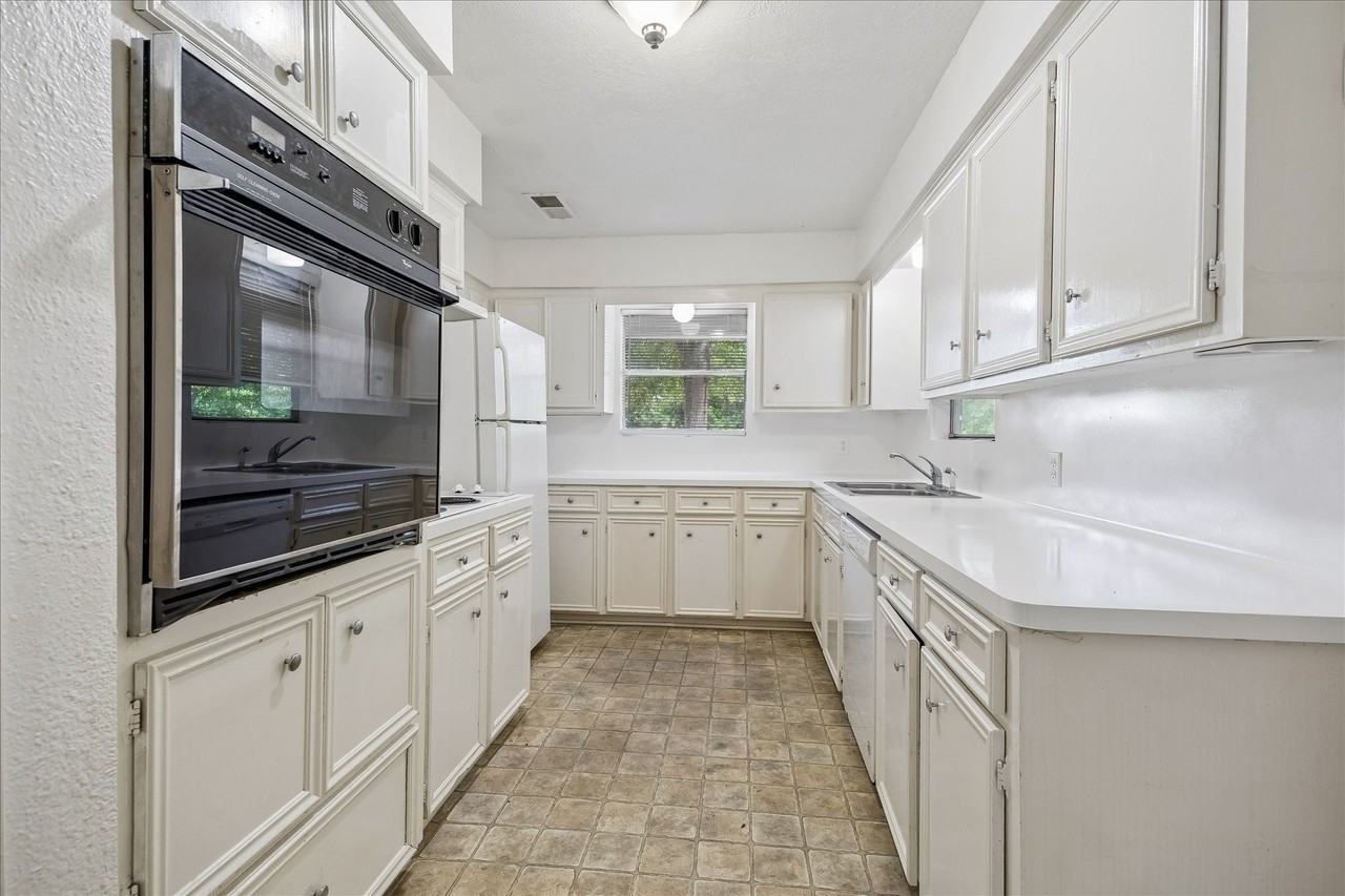 4022 Woodcraft St - Photo 6 of 11