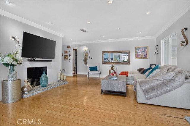 6710 Kurl Way - Photo 2 of 8