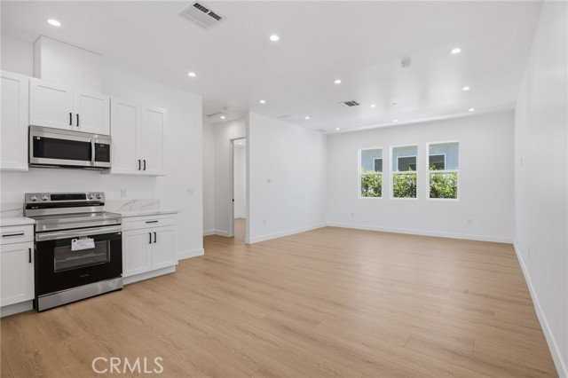 7645 Melvin Ave - Photo 2 of 7