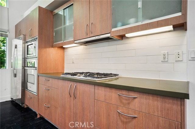 12837 Moorpark St #405 - Photo 4 of 8