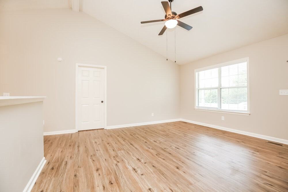 300 Southlake Dr - Photo 4 of 16