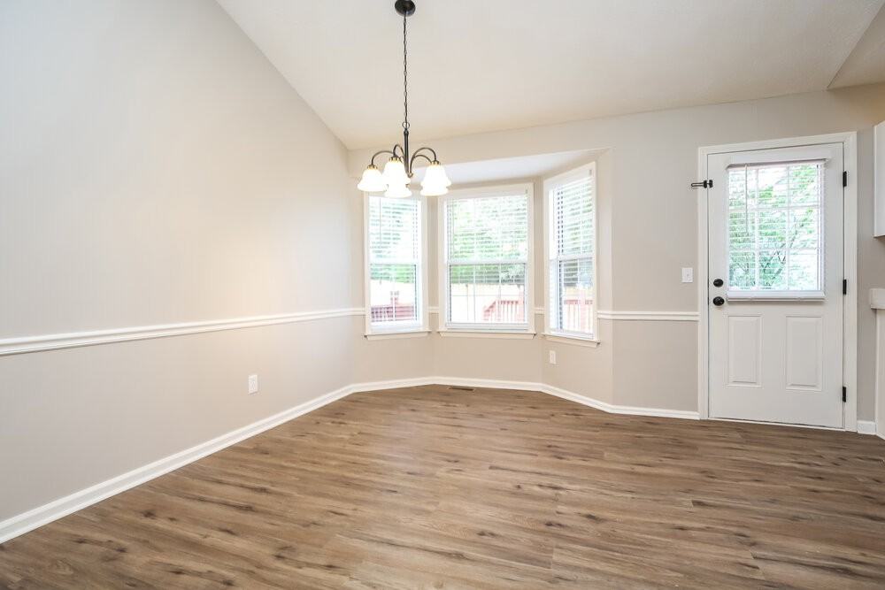 300 Southlake Dr - Photo 5 of 16