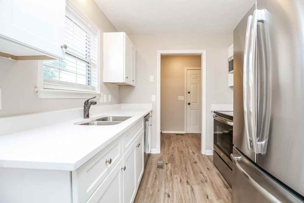 300 Southlake Dr - Photo 6 of 16