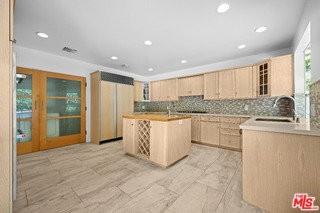 435 Dalehurst Ave - Photo 2 of 8