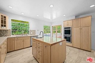 435 Dalehurst Ave - Photo 3 of 8