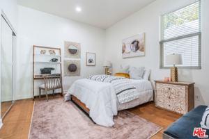 featured image of 3718 S Barrington Ave