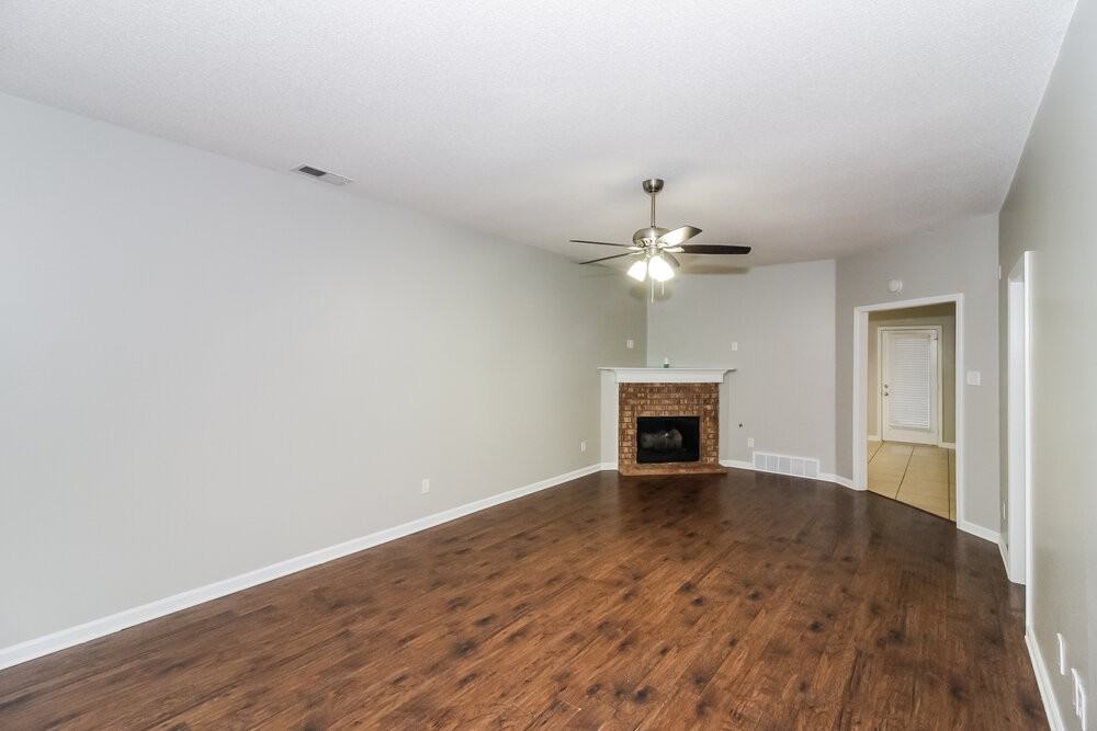 8695 Rogers Park Ave - Photo 4 of 17