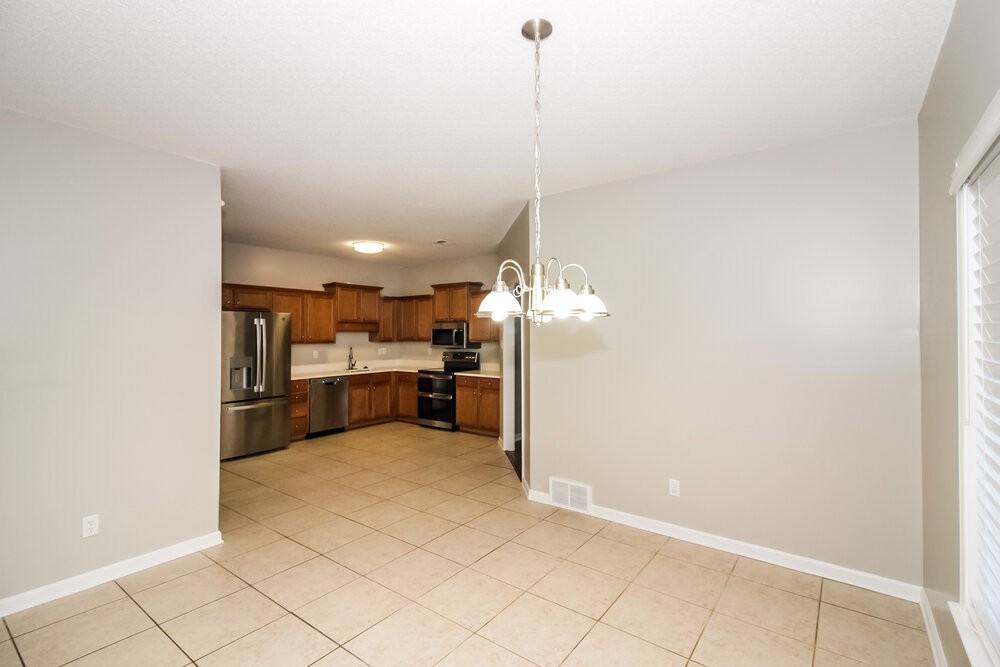 8695 Rogers Park Ave - Photo 6 of 17