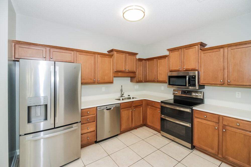 8695 Rogers Park Ave - Photo 7 of 17